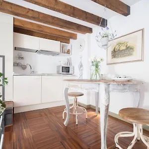 romantic-loft-porta-venezia-milan.italymilanhotels.net/